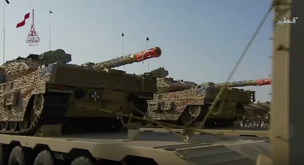 استعراض الجيش القطري ......ديسمبر 2015  Qatar-Leopard-2A7-MBTs-3