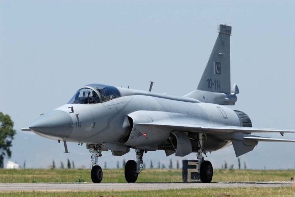 ميانمار تؤكد شرائها لمقاتلات JF-17 Thunder  Izmir-2011-fc-1-pakistan-rollend-hoeveler.jpg.4581052