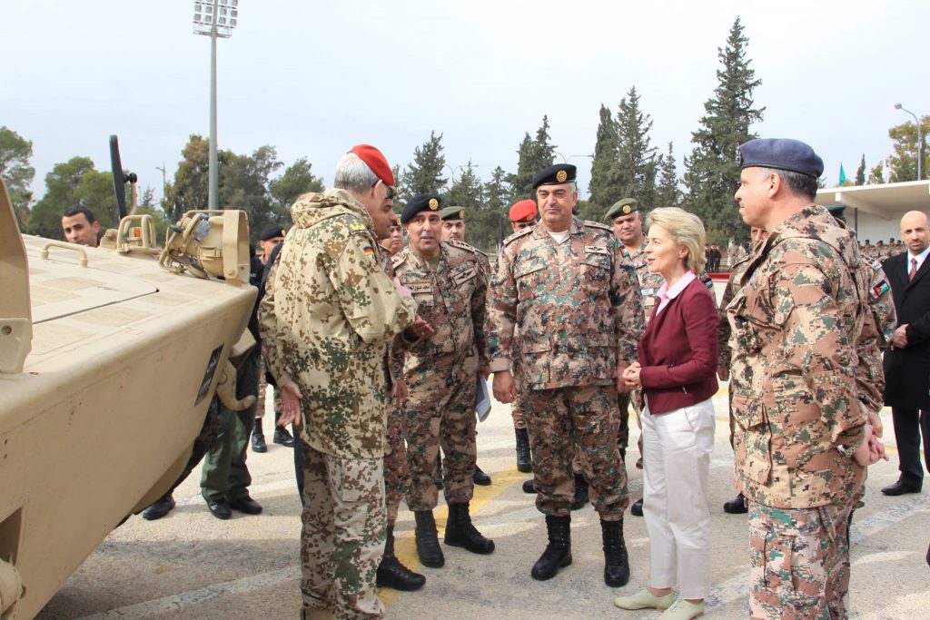 المانيا  تسلم 16 مركبة قتال مدرعة نوع Marder  للأردن 15493517_1183025331775880_8287821586321069858_o-1024x683