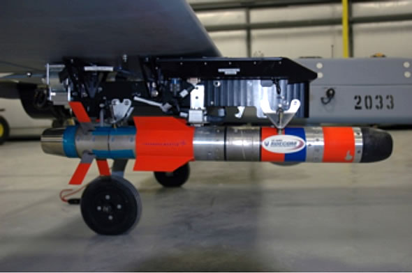 لوكهيد مارتن تقوم بتطوير سلاح دقيق خفيف الوزن للطائرات بدون طيار Shadow_hawk_weapon
