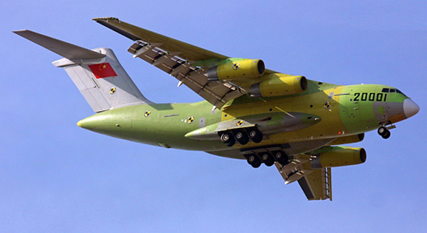 Avión carguero estratégico chino Y-20 Y20_landing