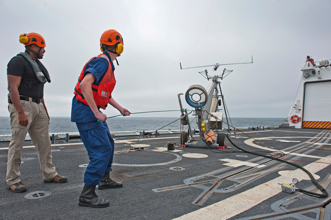 Aviacion Naval - Página 14 Bertholf_launching_scaneagle