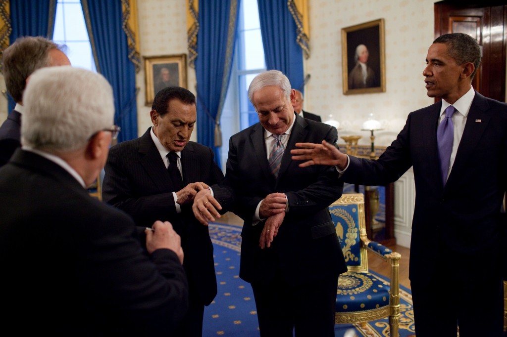 EL LABERINTO SIRIO. Netanyahu_and_Mubarak_checking_their_watches-1024x682