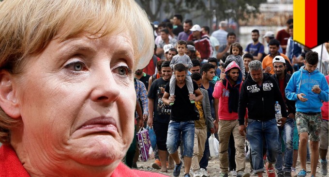 Musulmanes moderados boicotean un acto de homenje a las víctimas del centro comercial Olimpia. Merkel-refus-680x365