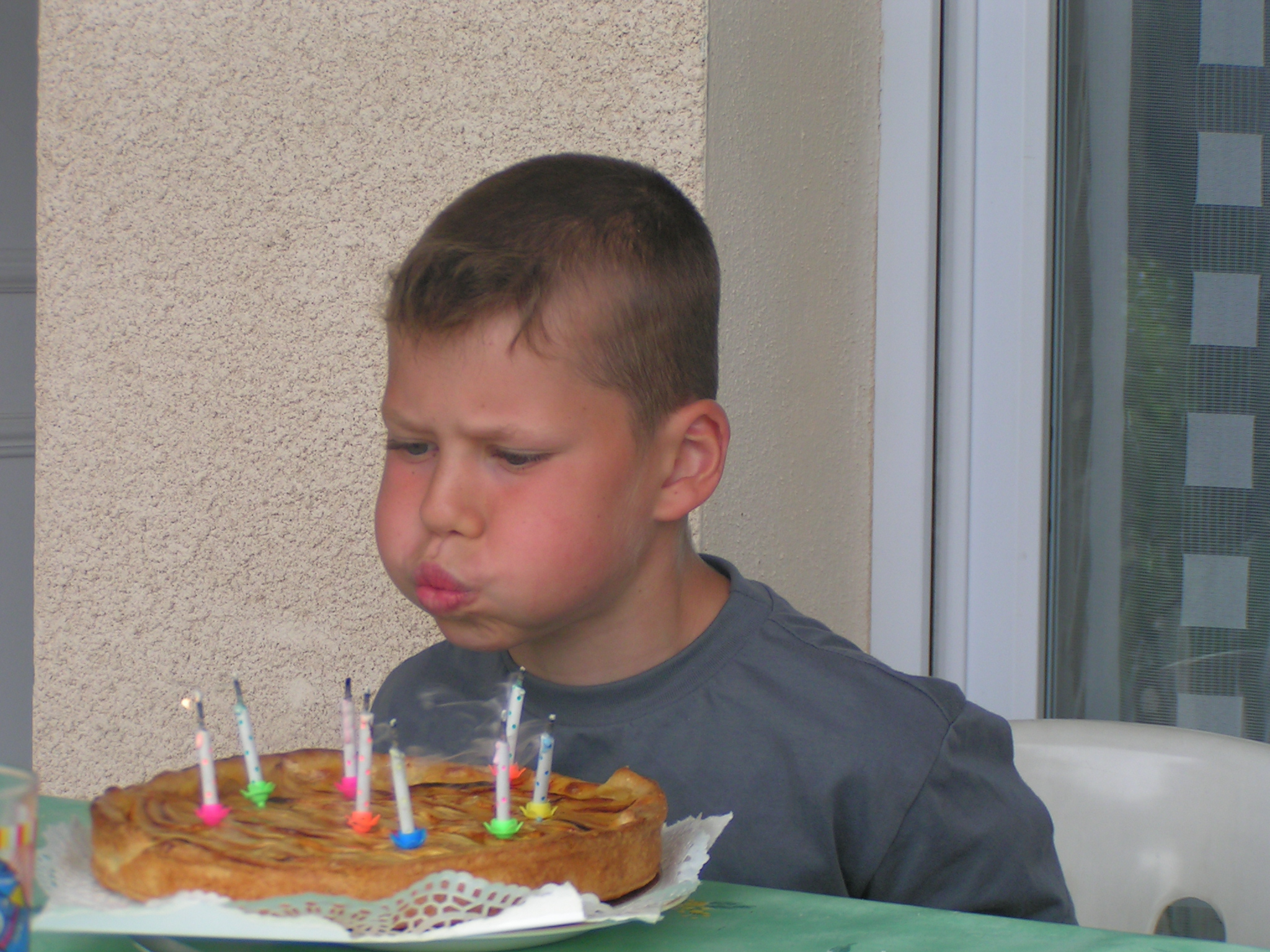 AH PIE BEURRE DéES TWO YOO REDWYNE LOL! Anniversaire%20layan%20092