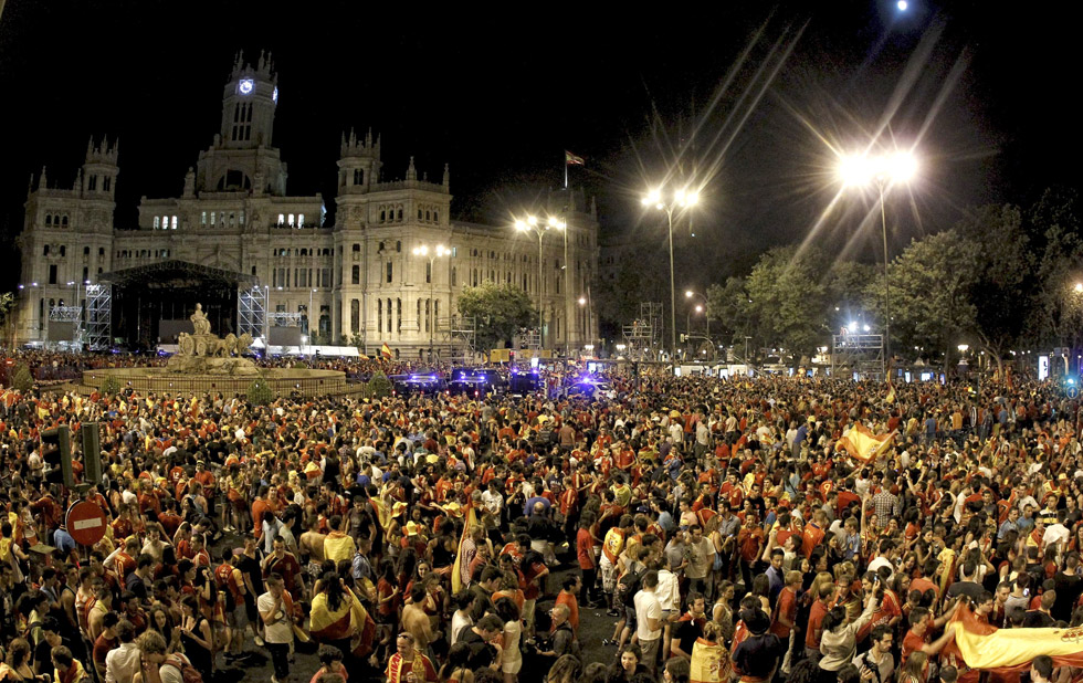 Mega ritual de adoración a Cibeles (Semiramis) de España 1341183632_126915_1341185576_album_normal