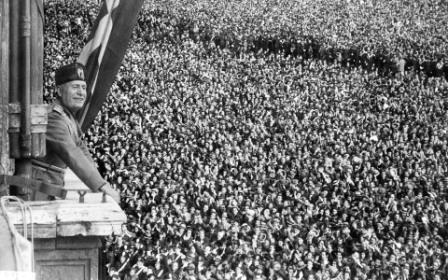 Los últimos días de Benito Mussolini Mussolini-balcon-y-Palazzo-Venezia