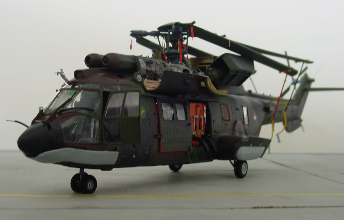 helicopteros Cougar a escala C00158-fwd