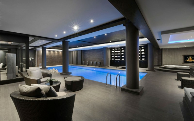 welcome to the Rivera house Une-piscine-interieure-est-aussi-a-disposition-pour-les-visiteurs-luxe