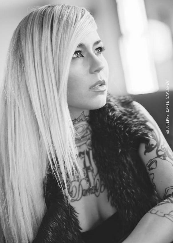 Die Kammer des Schreckens Tattooed-Model-Sara-Fable_03