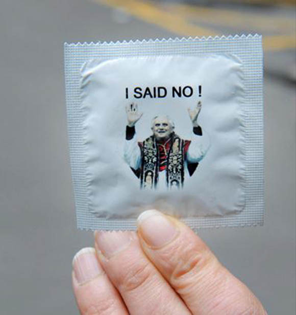 Related picture! - Page 18 Popebenedicto_condom