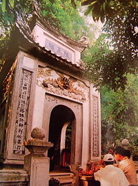 den_hung_tren_nui_nghia_linh_mausoleum_of_hung_king