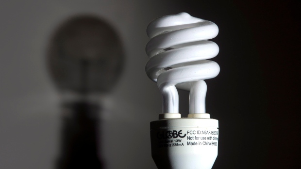 Las lámparas bajo consumo ocultan un grave peligro Cfl-light-bulbs