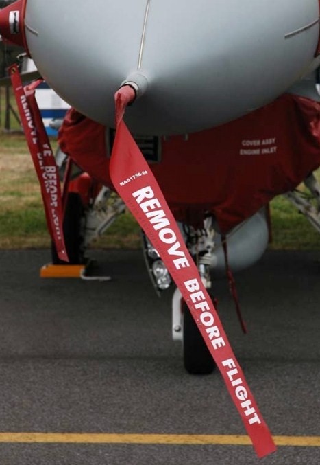 Bracelet Remove Before Flight Aereo_remove_before