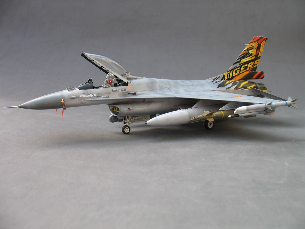 Fini: 1/48 F-16A MLU Tiger Meet 2005 Immagine%20003