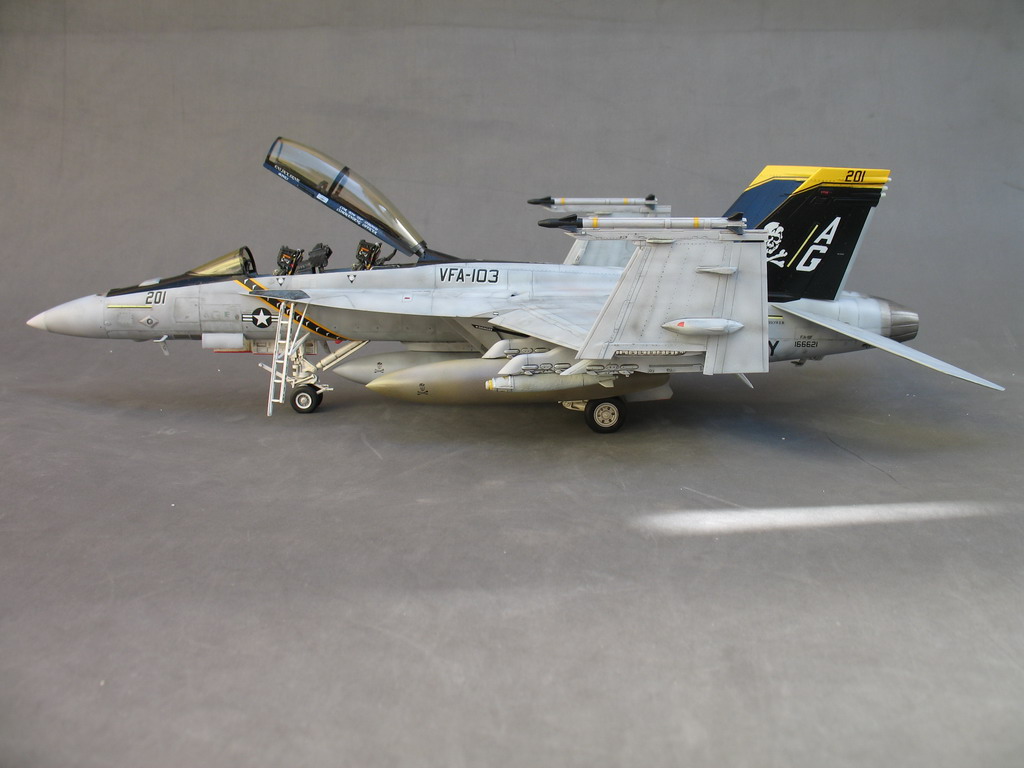 Fini: 1/48 F/A-18F VFA-103 Jolly Rogers Immagine%20008