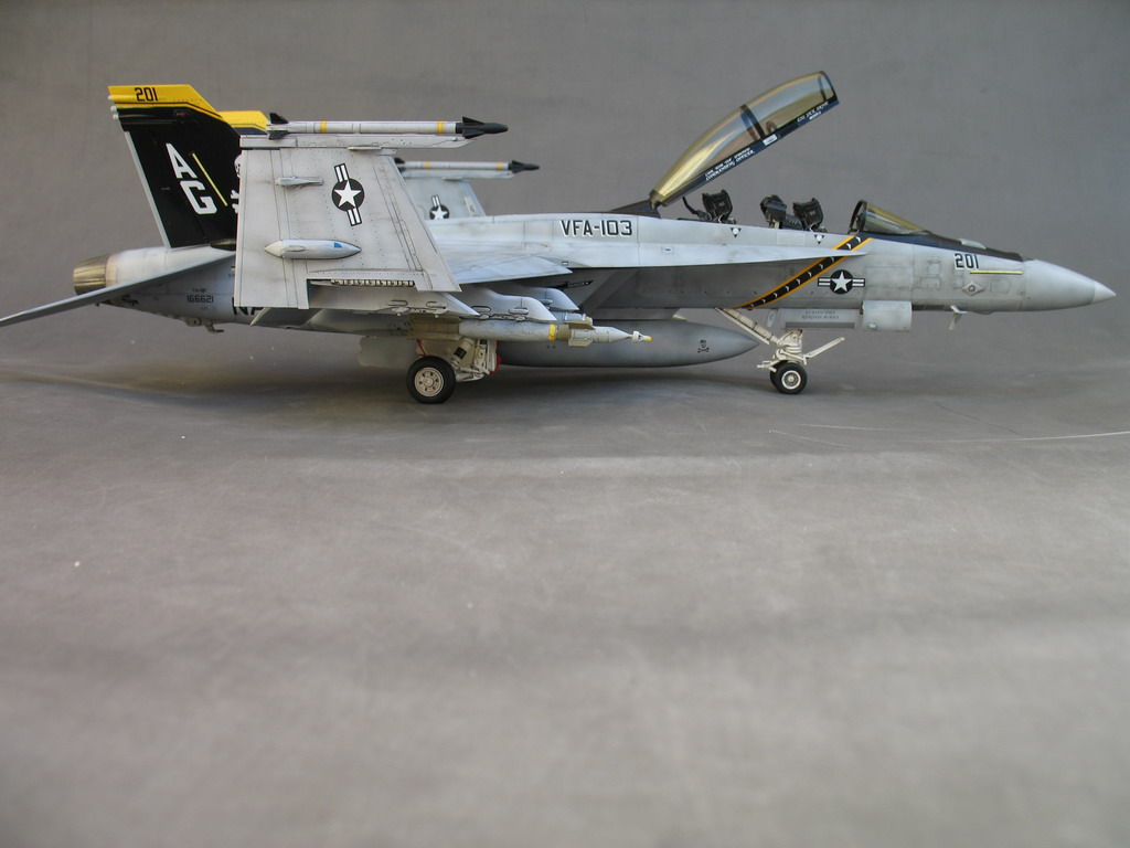 Fini: 1/48 F/A-18F VFA-103 Jolly Rogers Immagine%20021