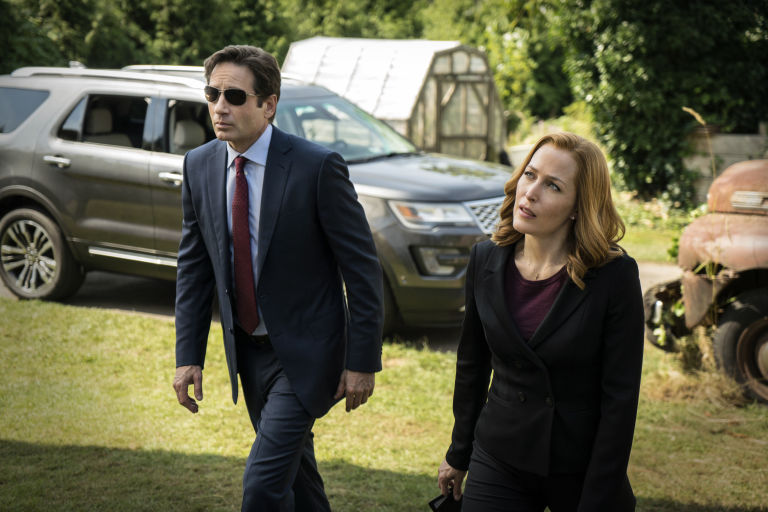 David, Gillian, Chris Carter 'On Board' For Season 11, Per Fox CEO - Page 26 Gallery-1453805881-tv-the-x-files-episode-2-still-01