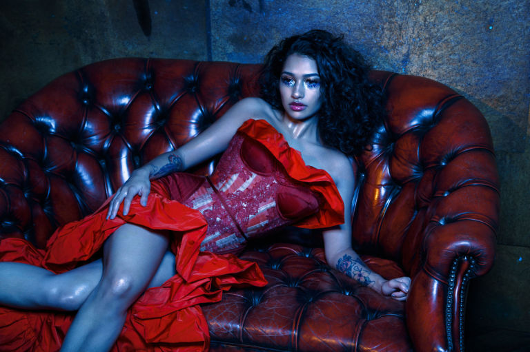 The Saturdays - Página 5 Gallery-1489058970-vanessa-white-sexy-for-paper-magazine