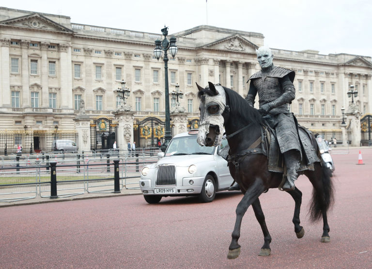 Game of thrones, saison 7 (sans spoiler) Gallery-1499773004-white-walkers-buckingham-palace