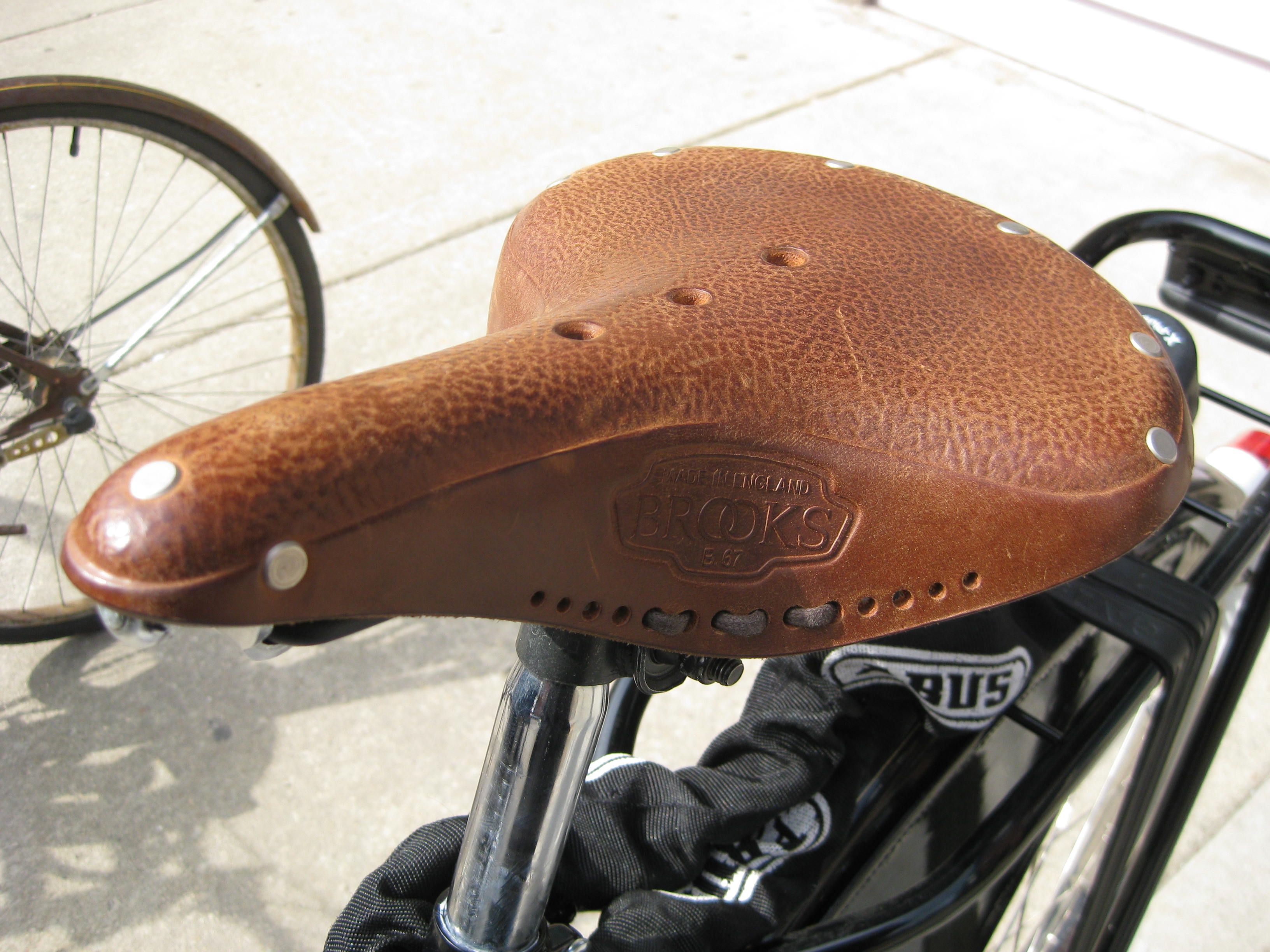 Selle Brooks B17 ou B67 ? Gazelle_old_style_brooks_saddle