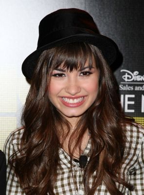 اكبر موسوعة صور الكيوت ديمي لوفاتو 42583-demi-lovato-in-black-hat