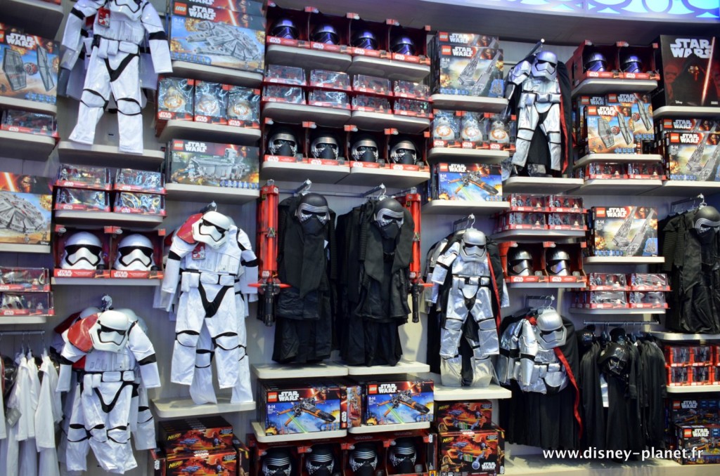 lancement de la gamme de produits dérivés Star Wars du 4 au 6 septembre 2015 Disney-store-star-wars-7-produits-01-1024x678