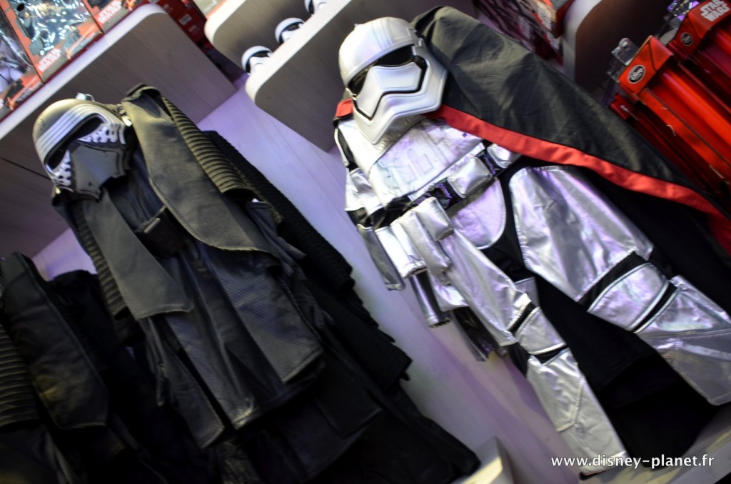lancement de la gamme de produits dérivés Star Wars du 4 au 6 septembre 2015 Disney-store-star-wars-7-vetement-13-1024x678