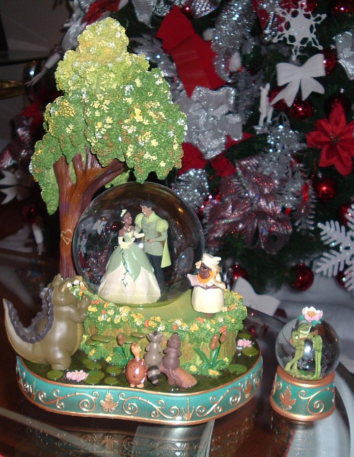 snowglobes et figurines - Photos de vos collections de snowglobes et figurines - Page 31 557fc8f019