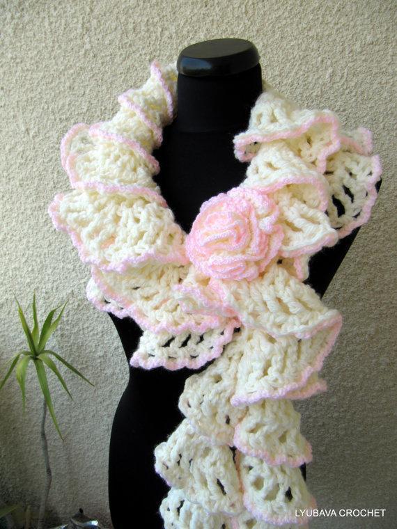 free crochet patterns for beginners scarf Full_6372_63434_CrochetRuffledScarfWinterHoneymoon_1