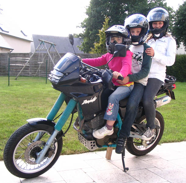 Le concours de juin 2010: Votre moto et les enfants. ConcoursXTenfants1