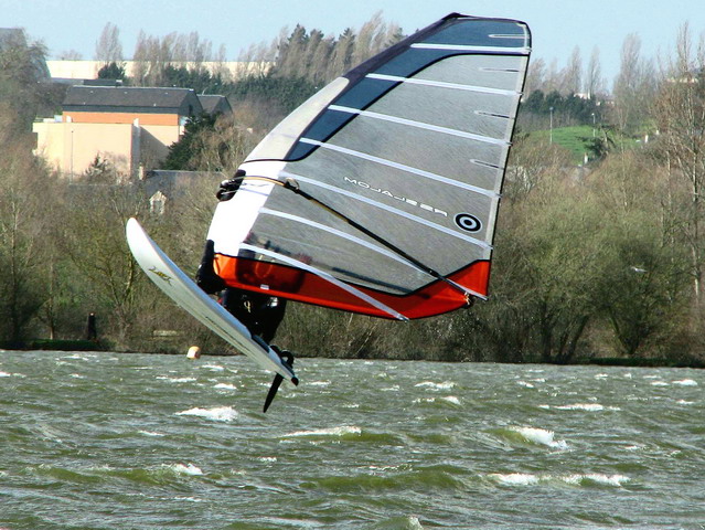 Nostalgie : C’était le 12 février 2007 et le 24 février 2007 et le 24 février 2008 ... et le 28 fév 2007 (mini-vidéo) et ça planait toujours au lac ! Sauts01