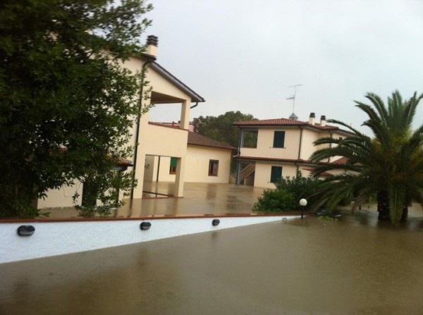 novembre - Osservazioni 7 novembre (alluvione elba) - Pagina 2 1320669074533_315900_10150356738902602_672052601_8304935_731524741_n