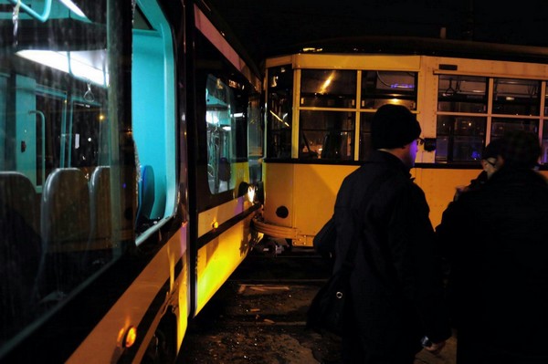 APOCALITTICO SCONTRO TRA' TRAMS A MILANO 1263322591645_032