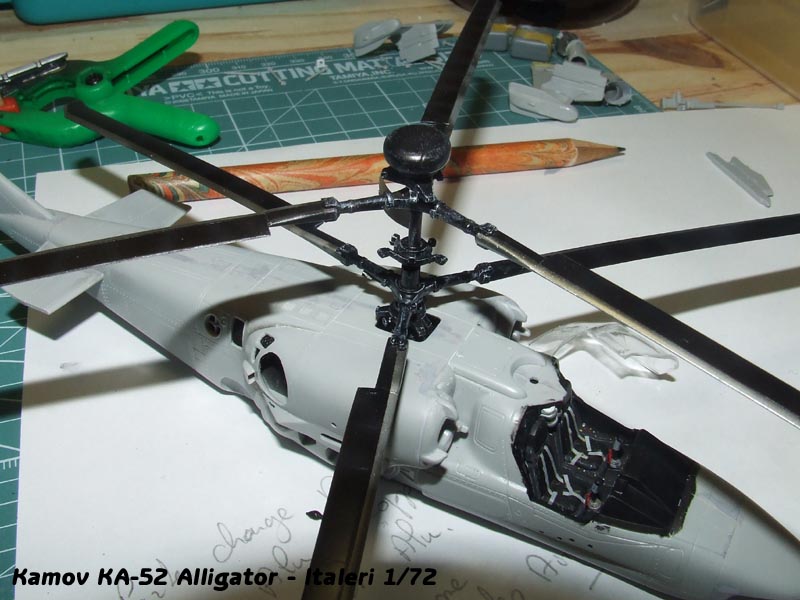 [CONCOURS HELICO] [italeri] Kamov KA-52 Alligator 1/72 - FINI - Photos en page 6 - Page 3 Ka52-069