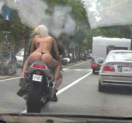 Les Filles et Les Auto BikiniBike