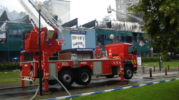 15/06/2012 : Incendie dans un complexe sportif à Jette - Une cinquantaine de personnes évacuées 624_341_9e713b323862ca748d6e2d2b66c4d11b-1339742347