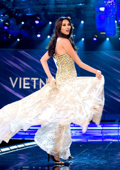 Những bộ EG tuyệt mỹ từng xuất hiện tại MU Nhat-ky-hinh-anh-cua-hoang-yen-tai-miss-universe-5