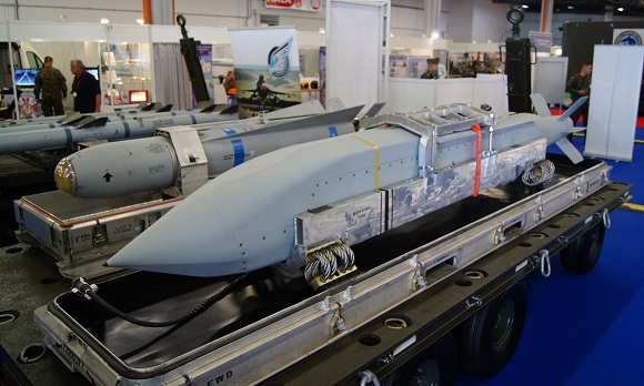 معرض MSPO 2014 الدفاعي الدولي في بولندا  JSOWdlaF16fotMC