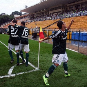 Prefeitura põe Palmeiras no Pacaembu Jogadores-do-palmeiras-comemoram-gol-sobre-o-paulista-no-pacaembu-em-2009-1265814093804_300x300