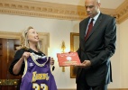 Atlético-PR! Kareem-abdul-jabbar-e-nomeado-embaixador-cultural-dos-eua-pela-secretaria-de-estado-hillary-clinton-1326996549206_142x100