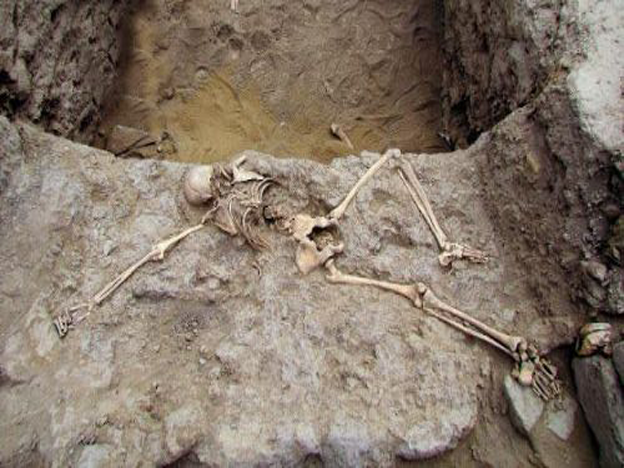Archaeologists find remains of sacrificed woman in Peruvian  624x468