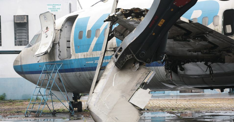 [Brasil] Aviões abandonados pela Vasp começam a ser desmanchados 110823_avioes_abandonados_vasp_f_014