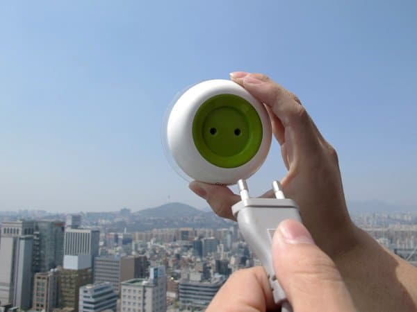 Enchufe solar para ventanas que genera electricidad Window_socket3