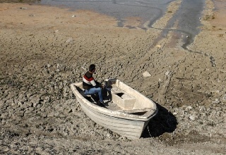   150 truckloads of oil and its derivatives accumulate on the Iranian-Iraqi border 2704