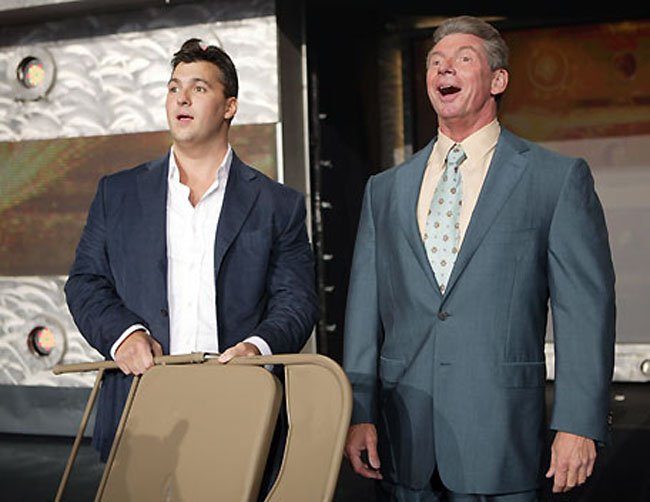 صور للمصارع المدير  VINCE MCMAHON Shane_Et_Vince_McMahon_04