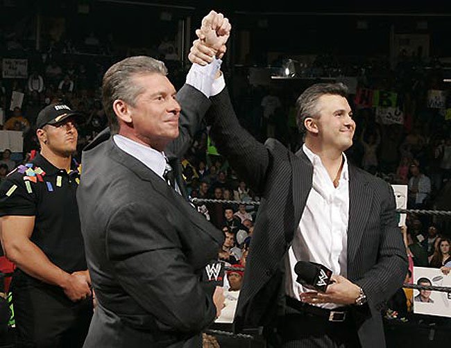 صور للمصارع المدير  VINCE MCMAHON Shane_Et_Vince_McMahon_05