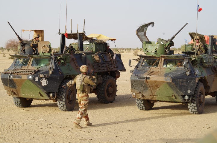 Très belles photos de soldats varois dans la fournaise malienne   Notre envoyé spécial a suivi, à Gao, les militaires varois de l'opération Barkhane. Entre humanitaire et sécurisation, une guerre pour la paix. Immersion. 10-08-2015-09-13-14