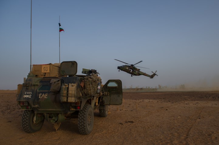 Très belles photos de soldats varois dans la fournaise malienne   Notre envoyé spécial a suivi, à Gao, les militaires varois de l'opération Barkhane. Entre humanitaire et sécurisation, une guerre pour la paix. Immersion. 10-08-2015-09-13-33