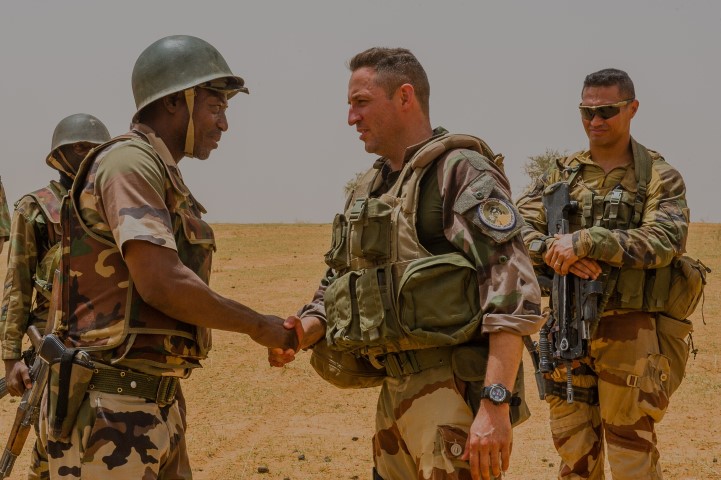 Très belles photos de soldats varois dans la fournaise malienne   Notre envoyé spécial a suivi, à Gao, les militaires varois de l'opération Barkhane. Entre humanitaire et sécurisation, une guerre pour la paix. Immersion. 10-08-2015-09-13-50